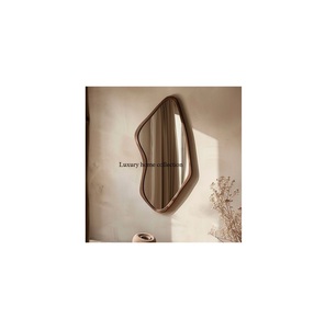 Marco de espejo de madera de estilo antiguo hecho a mano para dormitorio o pasillo de temática vintage con tallas artísticas detalladas - Product Image 1