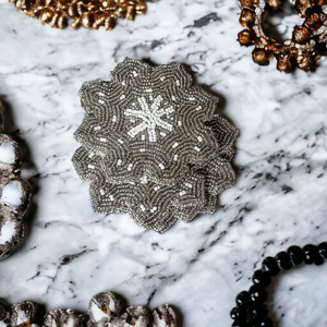 Sous-verres perlés faits à la main de haute qualité - Design classique d'art moderne, logo personnalisé, impression sérigraphique, support en polyester écologique - Product Image 1