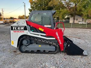 NOUVEAU TAKEUCHI TL6R 2025, poids opérationnel de 7780 lb, hydraulique auxiliaire, moteur Kubota / V2403-Cr-Te4b de 65,2 ch, patins en caoutchouc de 12,6 pouces - Product Image 2