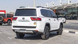 Auto Usado en Buen Estado <span class=keywords><strong>con</strong></span> Bajo Kilometraje, TOYOTA LAND CRUISER GR Sport 2024, 3.5 Litros Gasolina, <span class=keywords><strong>Blanco</strong></span>, SUV, Automático, Autos Usados Listos para Enviar - Product Image 2