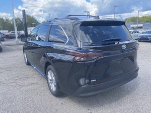 TOYOTA SIENNA 2022 D'OCCASION 4 CYLINDRES 5.5L 41 465 KM 18 PLACES DIESEL TRANSMISSION AUTOMATIQUE - Product Image 6