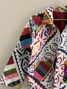 Chaqueta de algodón con apliques hechos a mano en India, estilo informal, holgada, nueva. - Product Image 4