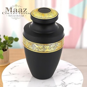 Urne commémorative pour adultes noir mat avec accents dorés Urne de crémation en aluminium de style américain Couvercle sécurisé et coussinets antidérapants Vente en gros - Product Image 2