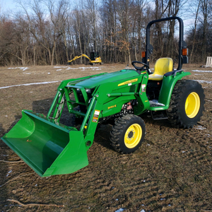 En stock Tracteur utilitaire John Deeree 3032E construit pour des performances de qualité supérieure garantie avec des offres de prix de gros - Product Image 1