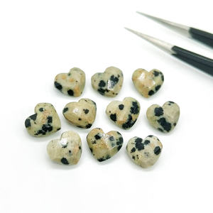 Jaspe dálmata Piedras preciosas sueltas Tallado a mano Cuentas en forma de corazón facetado para suministros de joyería Encantos de 8mm por mayorista a granel - Product Image 3