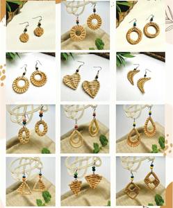 Pendientes de ratán hechos a mano de 100 por ciento de ratán natural, elegantes pendientes de ratán de Vietnam perfectos para boutiques de Navidad - Product Image 2