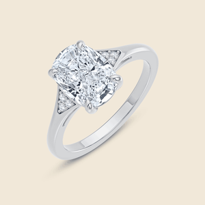 Bague Trilogy Statement à coussin allongé et trois diamants, 1,00 carat F-VS, en or massif 14K, pour mariée, mariage, fiançailles, soirée - Product Image 2