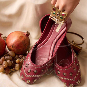 รองเท้าคุสซ่าผู้หญิง หนังสีน้ำเงินเข้ม ประดับด้วยลายฉลุเลเซอร์อย่างประณีต - Product Image 5