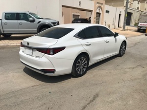 2018 LE XUS ES350 V6 4WD GCC sièges en cuir à entraînement AWD d'occasion ACC régulateur de vitesse Euro6 émission direction gauche - Product Image 4