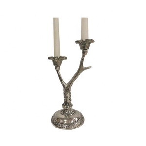 Candelabros de Metal Fundido Artesanal Más Vendidos, Acabado Plateado, Diseño Grabado, Portavelas con Dos Soportes para Decoración del Hogar - Product Image 1