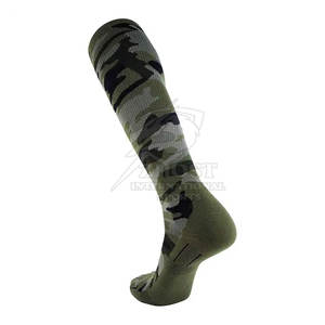 Calcetines deportivos unisex de tela elástica ligera que proporcionan comodidad, soporte y estilo, ideales para correr y hacer ejercicio. - Product Image 3