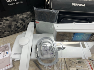 Machine à coudre, à quilter et à broder B-e-r-n-i-n-a B 880 Plus C-r-y-s-t-a-l Edition + Valise - Product Image 3
