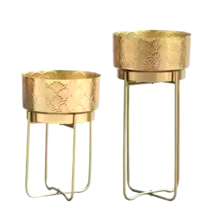 Pots de fleurs et jardinières en fer accrocheurs pour dessus de table à la maison petites plantes ou pots de fleurs disponibles à un prix abordable - Product Image 6