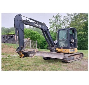 Mini-excavatrice durable John Deere 50G incluant des chenilles en caoutchouc de 15 pouces, un bras long et un accessoire lame inclinable. - Product Image 3