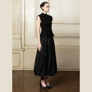 Diseñado para mujeres sofisticadas falda Lyly Midi en cupro con motivo de hoja ofrece un estilo moderno pero atemporal - Product Image 4