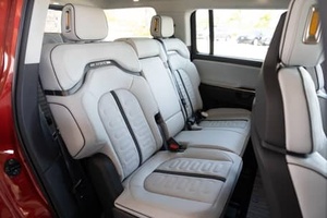 2023 REVEAN RIS SUV AWD Lithium Battery Leather Seats R18 Tires 6 Seats <b>Panoramic</b> Sunroof - Product Image 3