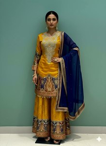 Ce salwar kameez moderne et pourtant ancré dans sa culture, avec de multiples options de style, convient aux tenues de bureau et aux festivals culturels. - Product Image 5