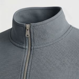 Ensemble de survêtement élégant pour homme, alliant un look sportif et un matériau durable, idéal pour les séances de fitness, les journées décontractées, le jogging et les activités sportives. - Product Image 4
