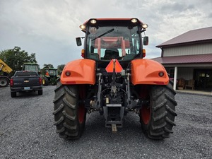 Tractor Kubota M7-132 DELUXE 4x4 con cabina y cargador Kubota LM2605 autonivelante con cucharón de acoplamiento rápido global. - Product Image 5