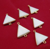 Set aus 2 Dreieck-Anhängern aus Perlmutt, hochwertig, 24 Karat vergoldet, Großhandelspreise, 17 mm