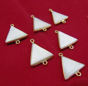 Juego de 2-Conector Triángulo Nácar, Bisel 24 Kt Chapado en Oro vendido en Precios Mayorista 17mm - Product Image 2