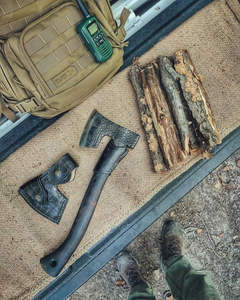 Hacha Vikinga de Acero con Alto Contenido de Carbono de Grado Industrial Hecha a Mano Personalizada para Acampar, Uso Diario al Aire Libre y Supervivencia - Product Image 2