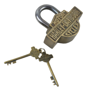 Candado de latón con acabado antiguo HISTORIC ROUTE Diseño grabado Premium Quality Duty Safety Pad Lock Aspecto simple y atractivo - Product Image 4