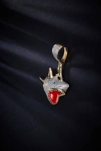 Colgante de Plata 925 Estilo Hip Hop Personalizado con Moissanita de Tiburón y Boca de Esmalte Rojo para Hombre - Product Image 4