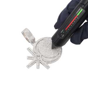 Colgante Personalizado de Estrella y Luna en Oro de 14K con Dijes de Diamantes Premium - Product Image 4