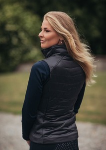 เสื้อแจ็คเก็ตขี่ม้าสำหรับผู้หญิง ปี 2026 คุณภาพสูง ทนทาน กันน้ำ ผลิตจากโพลีเอสเตอร์แบบซอฟต์เชลล์ พร้อมตัวเลือกปรับแต่งได้ - Product Image 6