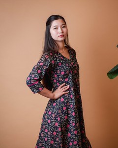 Robe Rosalie faite à la main, longueur mollet, imprimé floral, style bohème, décontractée, mode éthique - Product Image 2