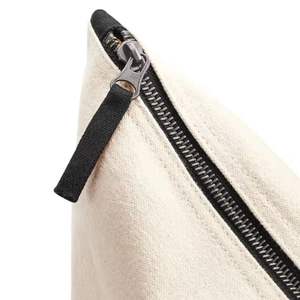 Hot Sale High Quality Eco-Friendly Canvas <b>Makeup</b> <b>Case</b> Fashionable Zipper Closure Customized Logo Cosmetics Storage Bag Plain - Product Image 3