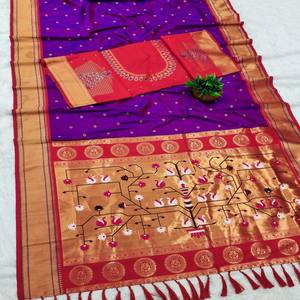 Sari de Seda Banarasi Suave VASTRA COTTAGE con Zari Natural, Pallu Meenakari Rico, Borde Tejido Meenakari y Borlas de Diseño - Product Image 3