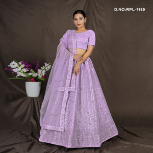 Elegante Lehenga Choli de Malla con Bordado de Hilo Denso, Dupatta Suave y Transparente y Silueta Clásica con Vuelo para Fiestas - Product Image 3