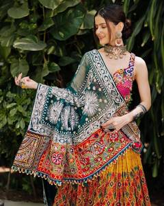 ชุด lehenga choli dupatta ดีไซเนอร์ใหม่พร้อมพิมพ์ดิจิตอลและบัตเตอร์ซิลค์สำหรับผู้หญิงชุดปาร์ตี้แต่งงาน - Product Image 1