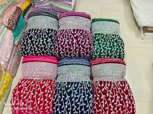 ชุดเดรสผ้าลูกไม้กำมะหยี่ดีไซน์ขอบสีรุ้งสำหรับงานแต่งงาน - Product Image 5