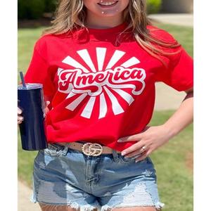 T-shirt graphique tricoté rouge 100% coton pour femmes de qualité supérieure imprimé d'hiver coupe ample pour toute occasion patriotique - Product Image 2