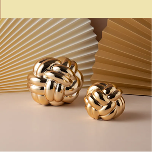 Accesorios de decoración del hogar, piezas doradas, Interior Decoración de mesa, adornos de bolas nórdicas, decoración de lujo para el hogar, Escultura Moderna de China - Product Image 1