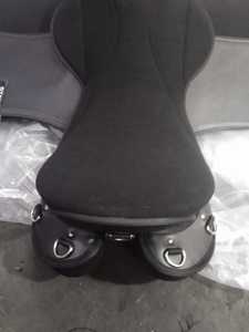 Selles d'équitation en cuir sur mesure idéales pour les magasins équestres pour la revente - Product Image 4