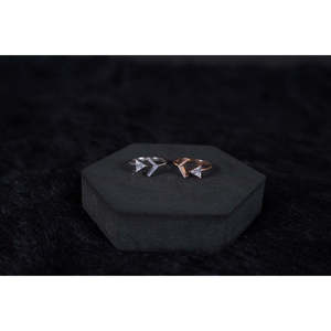 Anillo Silverings de Plata de Ley 925 con Acabado Brillante y Diamante con Diseño de Flecha - Product Image 1