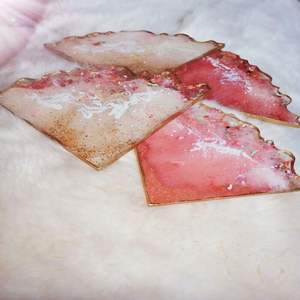 Dessous de verre en résine artistique aux accents étincelants, tapis époxy faits à la main, idéaux pour le salon moderne et les idées cadeaux uniques - Product Image 2