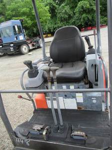Mini-excavatrice compacte Kubota KX41-3V 2010 - Moteur diesel 17 CV, conception sans queue pour les travaux de construction en espace restreint - Product Image 2