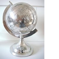 Globe terrestre moderne en aluminium pour la maison et le bureau Mouvement décoratif de table Accessoire unique pour le bureau à domicile