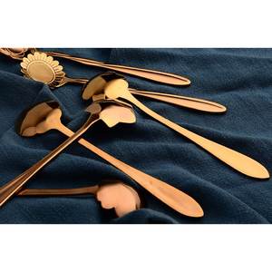 Cuillère en laiton vintage avec sculptures artisanales pour collection Cuillère en laiton durable avec brillant poli pour une longue utilisation à bas prix - Product Image 5