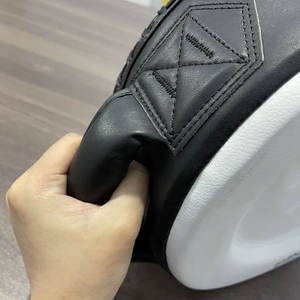 Bouclier de boxe en cuir PU de vachette de haute qualité avec logo personnalisé, unisexe, couleur personnalisable, protection pour joueurs sportifs, vente en gros - Product Image 5