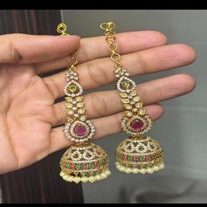 Jhumkas แบบเคลือบด้านพร้อมต่างหูโซ่คล้องหูต่างหูหรูหราต่างหูแบบพรีเมียมอินเดียดั้งเดิม - Product Image 1