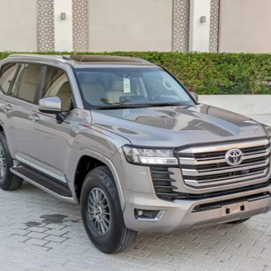 Utilisé pour Toyota Hilux pour Land Cruiser Boîte de vitesses manuelle et automatique Diesel Carburant Conduite à gauche Intérieur sombre Mini-fourgonnette à vendre - Product Image 1