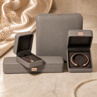 MISEN Coffret d'emballage de bijoux en cuir gris personnalisé – Boîtes carrées pour bagues, colliers et bracelets – Solution de luxe imprimée pour marques