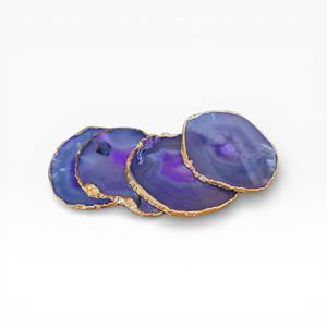 Ensemble de dessous-de-verre en agate naturelle bleu océan profond avec des formes organiques pour une présentation de table de luxe - Product Image 6