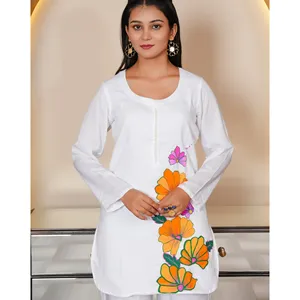 Ensemble Kurta blanc pour femmes avec un motif moule pour ajouter un style unique à votre tenue - Product Image 2